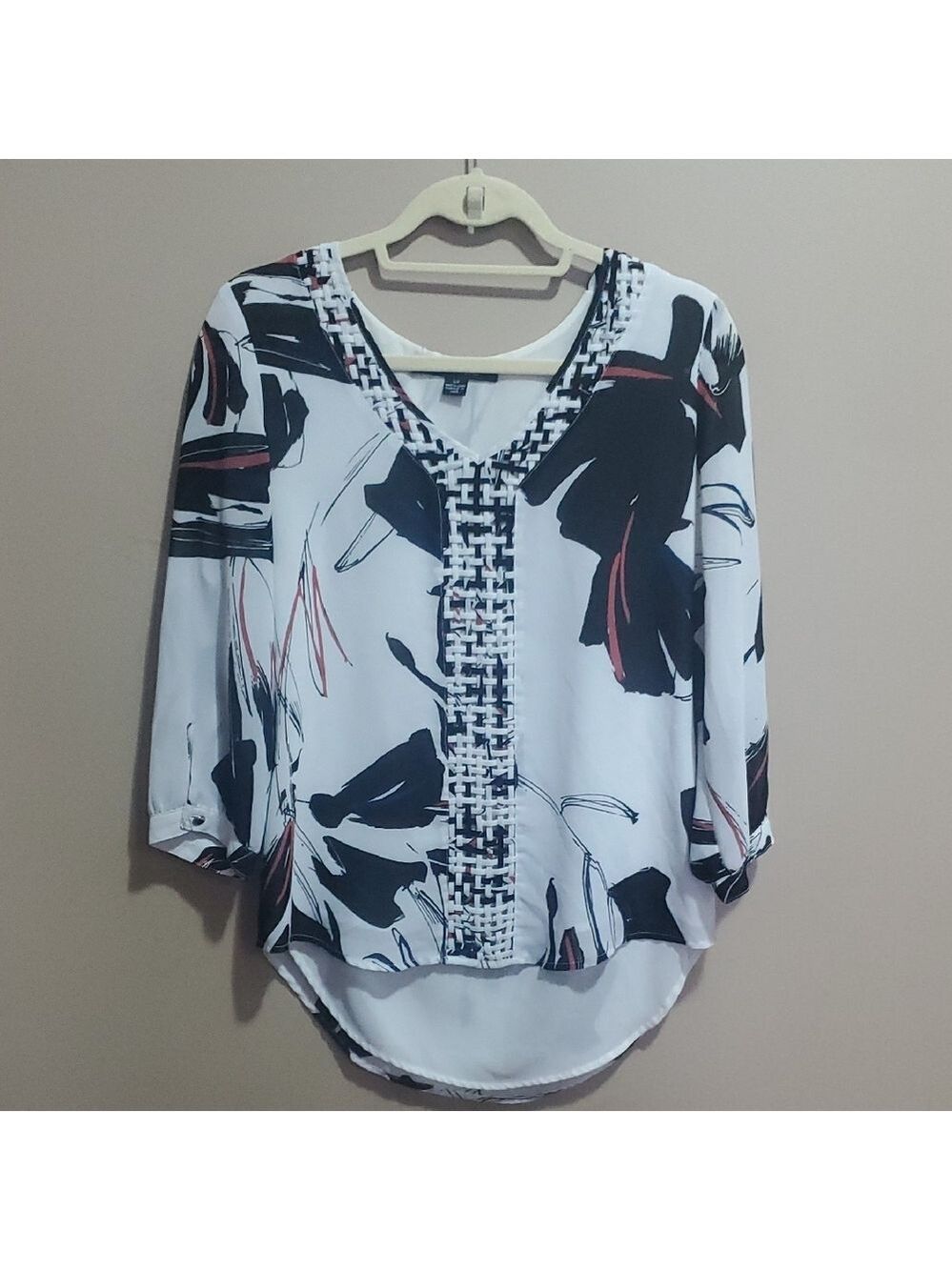 Le Chateau Stylish Women's Black and White Abstract Top Size Small